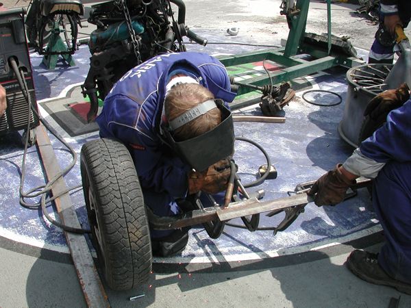 Jet Trikes build JYW9 13 8 2002 0035